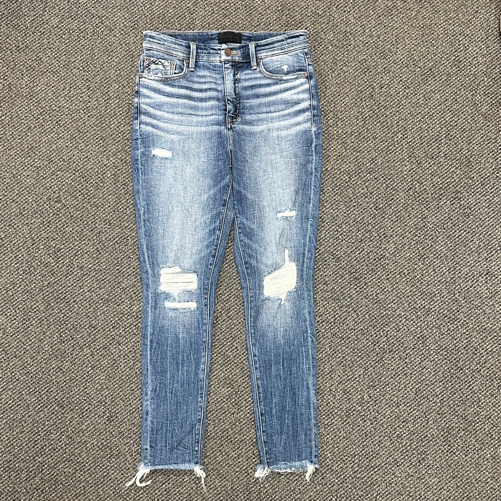 Buckle Womens Skinny Jeans in Light Blue Distressed Wash